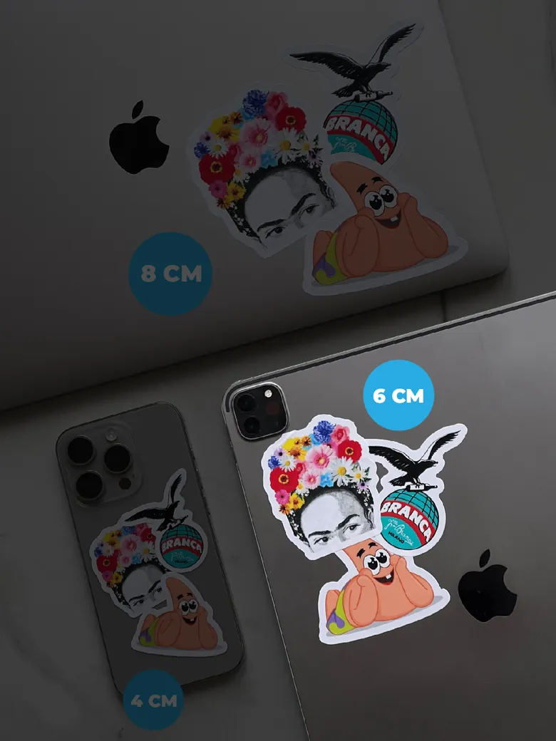 Sticker de 6 cm pegado en una tablet